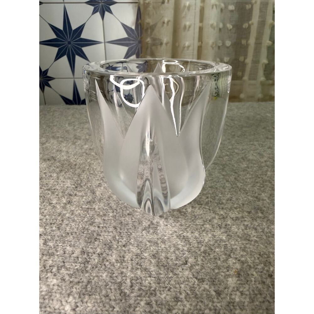 Lalique France Double Signed Dated 10.23.93 Frosted Crystal Tulip Leaf Bowl